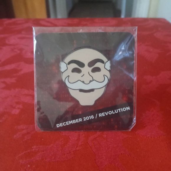 Mr. Robot Loot Crate T-shirt 3xl/Pin Bundle NWOT - Picture 3 of 3